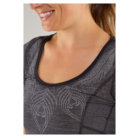 Lululemon Run: Silver Bullet Short Sleeve Tech - Heathered Black - Picture 5 of 11